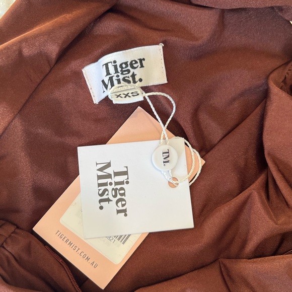 Tiger Mist chocolate brown off the shoulder mini dress - Picture 3 of 4